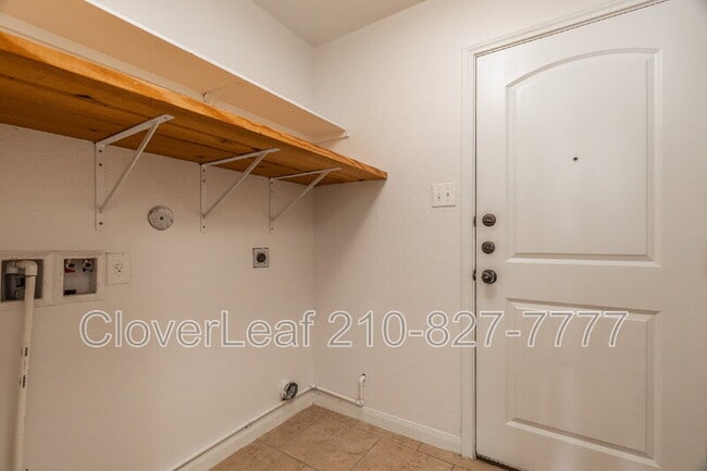 Building Photo - 8003 Oxbow Way