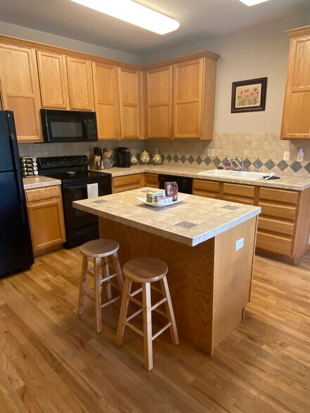 Building Photo - 2944 Des Moines Dr
