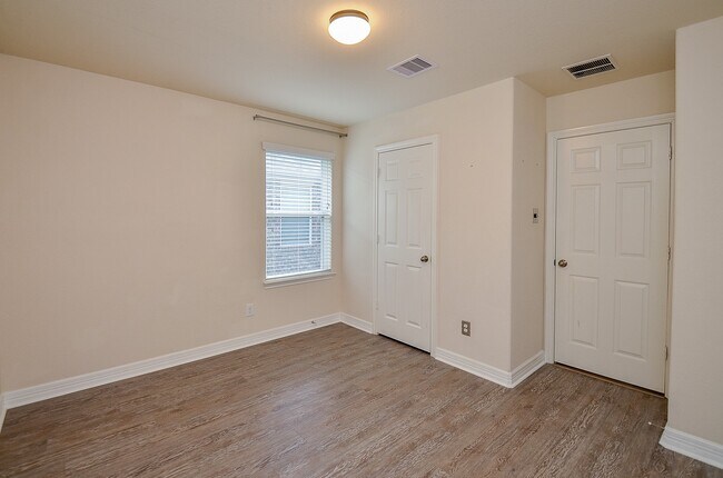 Building Photo - 9996 Boulder Bend Ln