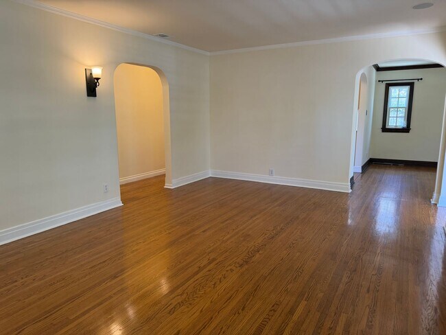 Building Photo - Charming 3 Bedroom 2 Bathroom Wilshire Vista Home with Bonus Room, Resort-Style Backyard and Heat...