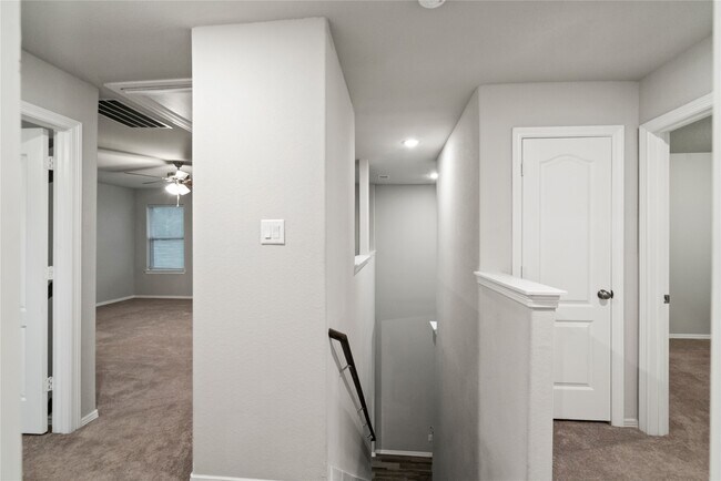 Building Photo - 25738 Boxwood Hedge Ln