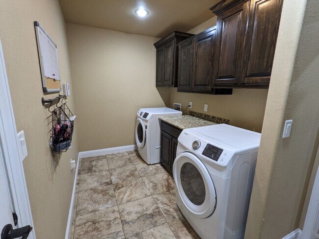 Building Photo - 4320 Springwood Dr