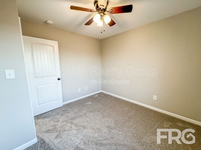 Building Photo - 200 Willow Pond Dr