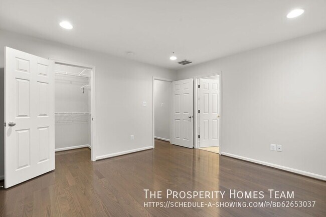 Building Photo - 7207 Barry Ln