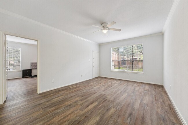 Building Photo - 2255 Braeswood Park Dr