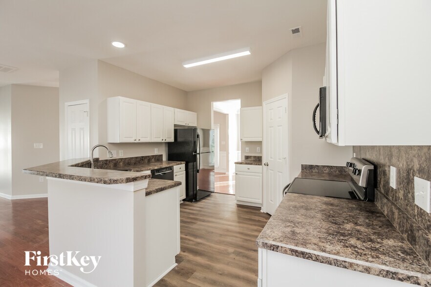 Building Photo - 6619 Hawksnest Dr