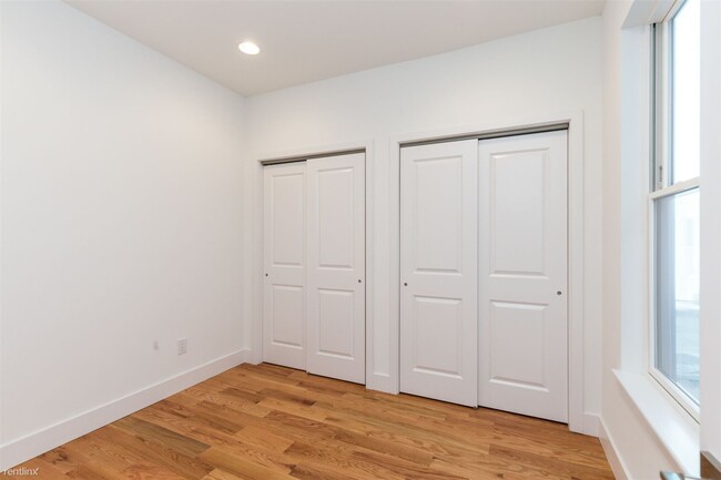 Building Photo - 2 br, 1 bath Triplex - 2308 E LEHIGH AVE U...