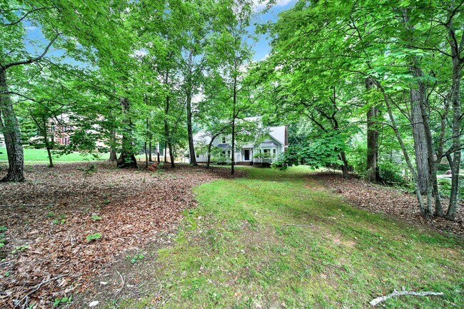 Building Photo - Beautiful Five Bed Three and Half Bath Hom...
