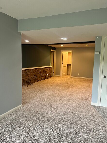 Building Photo - 1211 Turtle Creek Rd