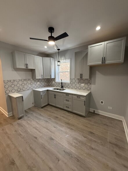 Building Photo - 7123 S Cornell Ave