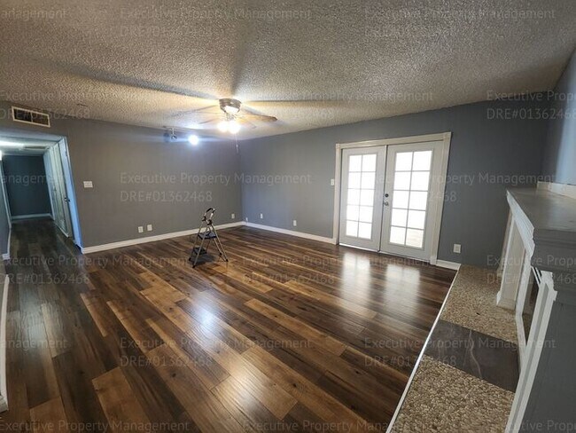Building Photo - 3 Bedroom 2 Bath house