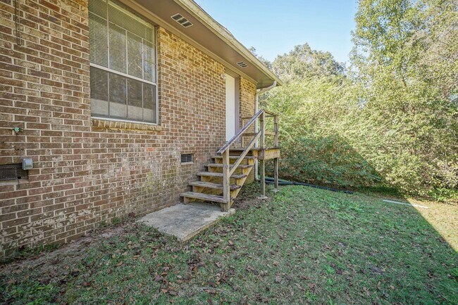 Building Photo - 2304 Hartsfield Ct