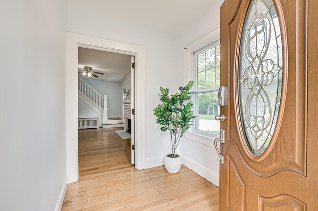 Primary Photo - 364 Brightwood Ave