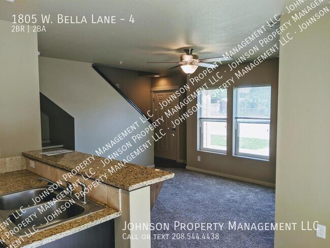 Building Photo - 1805 W Bella Ln