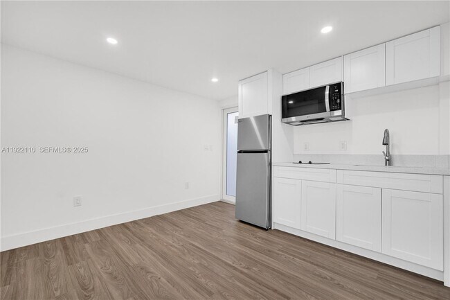 Building Photo - 4701 SW 104th Ct