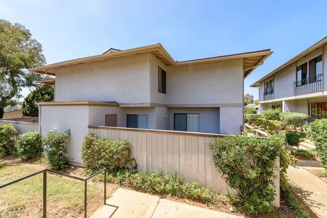 Building Photo - Amazing, Quiet University City Condo For Rent