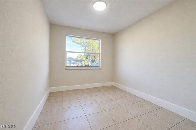 Building Photo - 704 Karlov St