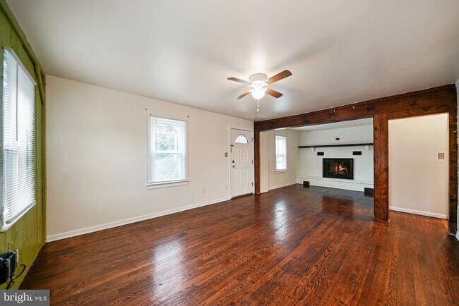 Building Photo - 624 Armstrong Ave
