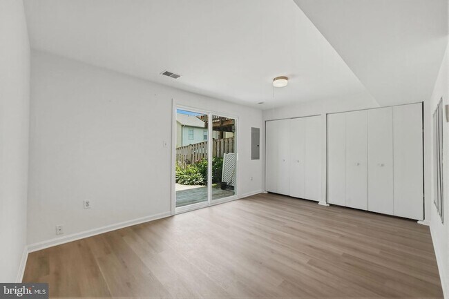 Building Photo - 2846 Schoolhouse Cir