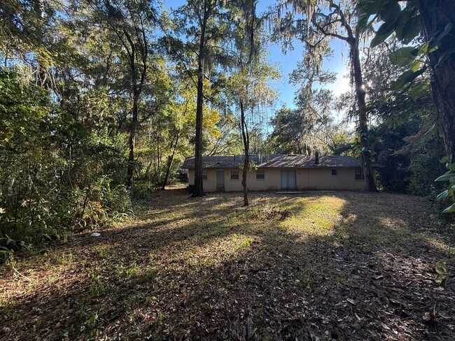 Building Photo - Comfortable SW Gainesville Home with Large...