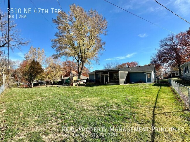 Building Photo - Completely Remodeled 3 bedroom, 2 bath Ups...