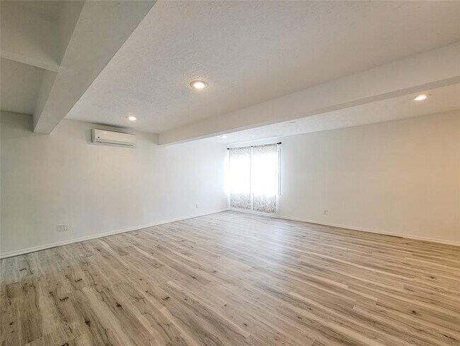 Building Photo - 5703 Fraser Ave