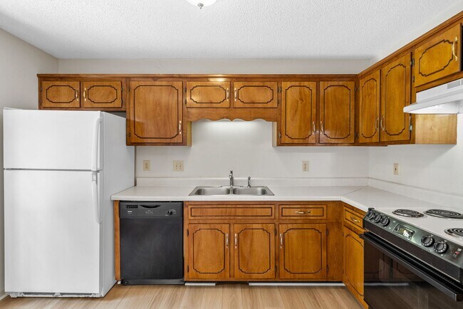 Building Photo - 3 Bedroom Pet Friendly Home For Rent Near 101st Parkway!