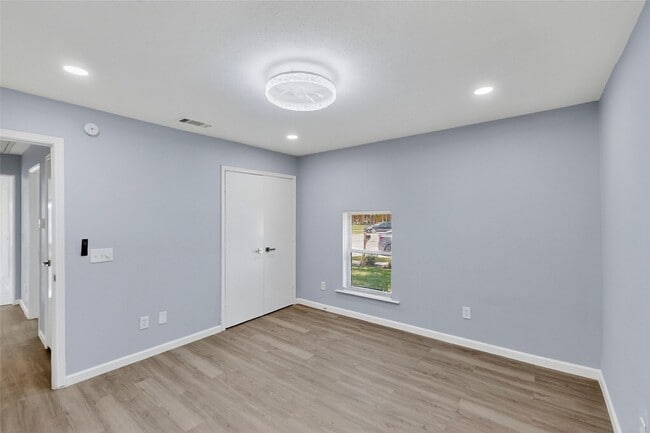 Building Photo - 2260 Valley Mill