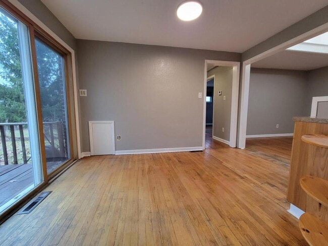 Building Photo - 137 Rosemont Dr