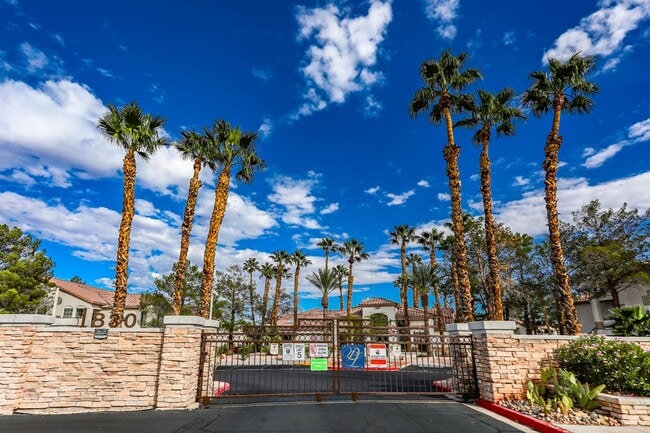 Building Photo - 3 Bed Condo In Gated West Side Community