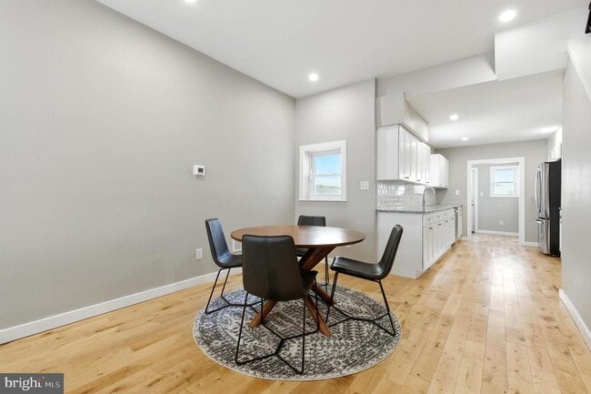 Building Photo - 1937 Dickinson St