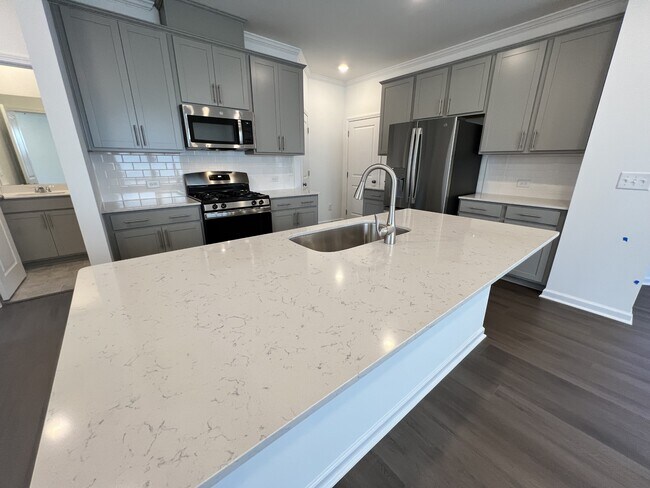 Building Photo - 1025 Red Finch Wy