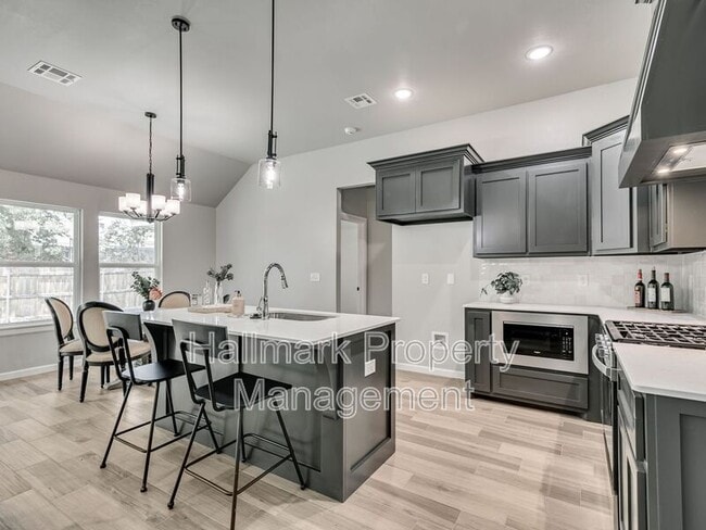 Building Photo - 1007 Magnolia Dr