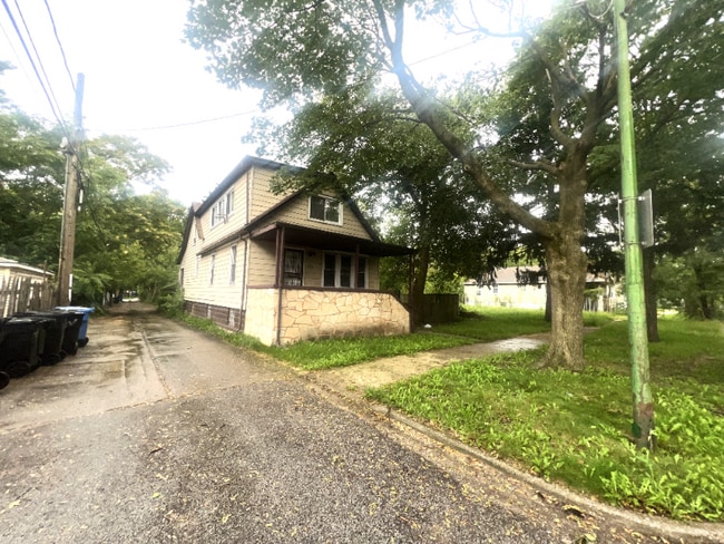 Building Photo - 11615 S Harvard Ave