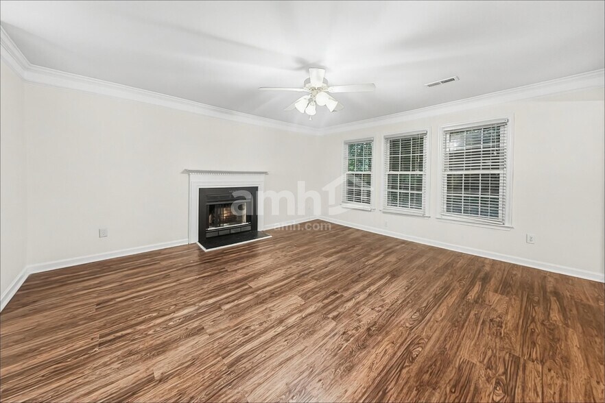 Building Photo - 4601 Heritage Woods Dr
