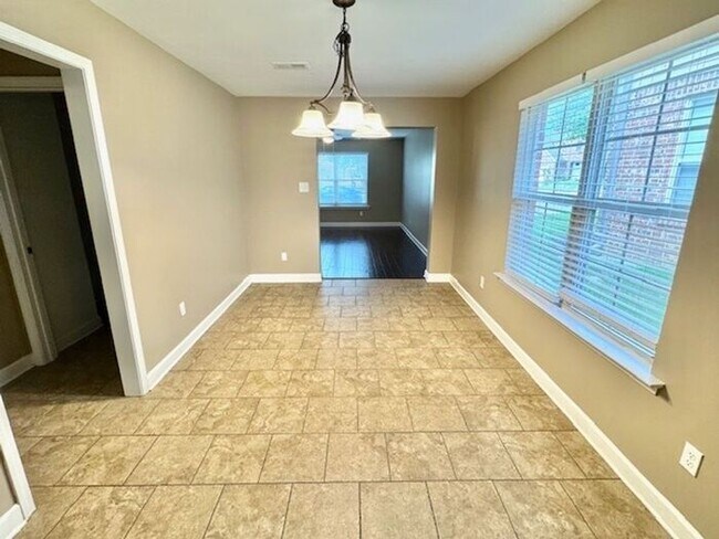 Building Photo - Stonebriar- Spacious 4 Bedroom 2.5 Bath Ho...