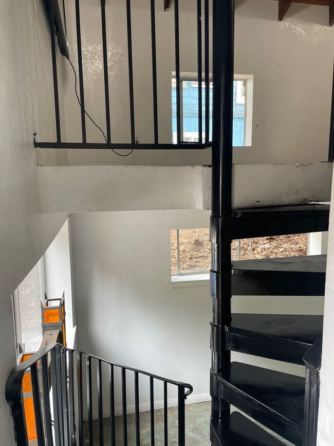 Building Photo - Adorable cottage!