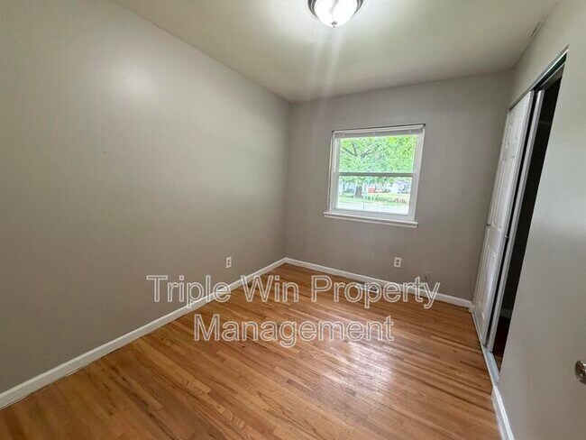 Building Photo - 714 Undercliff Dr