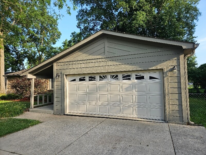 Building Photo - 569 Meadow Dr