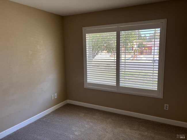 Building Photo - 954 Emily Ave