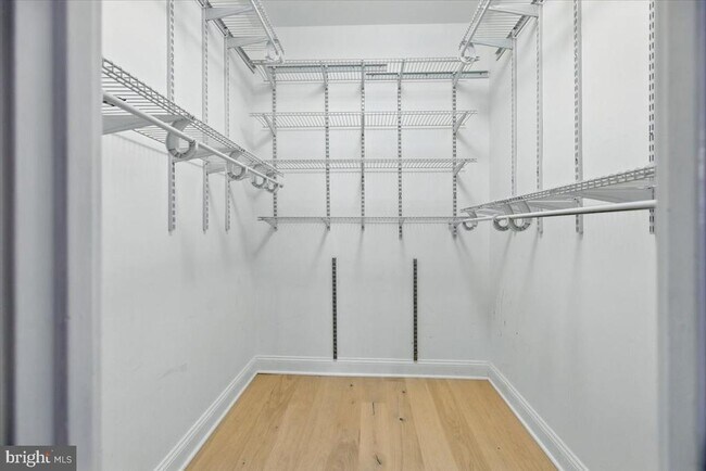 Building Photo - 1211 S Eads St