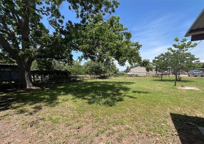 Building Photo - 1320 Montezuma St
