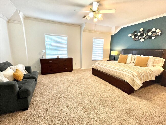 Building Photo - 2 Stone Arrow Pl