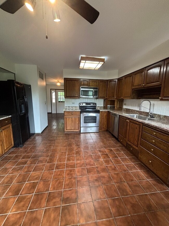Building Photo - 4080 N Parkside Dr