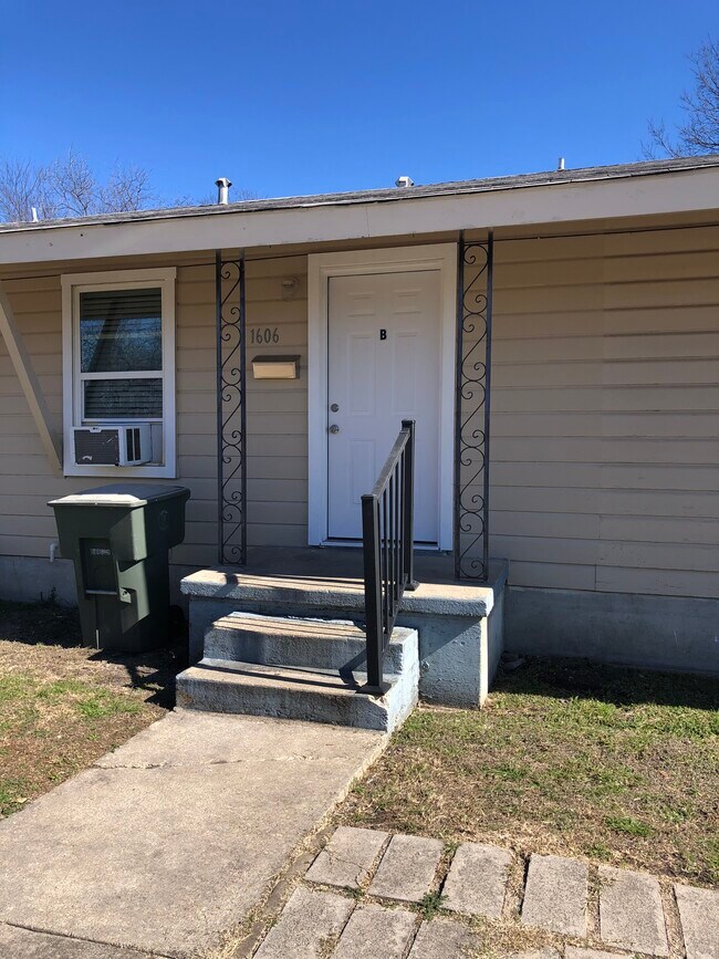 Building Photo - Mulford Multi Family