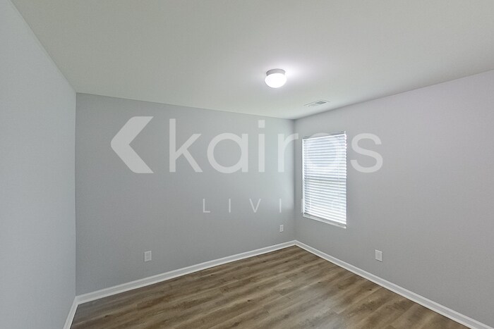 Building Photo - 127 Village Creek Dr