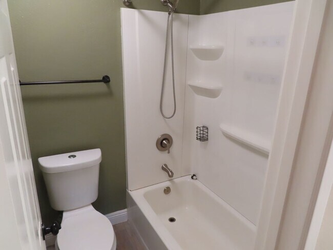Building Photo - Two Bedroom, Two Bathroom Condo in UTC