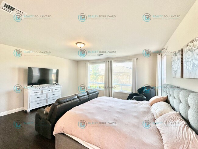 Building Photo - Welcome to your dream home, where modern elegance meets unparalleled convenience!