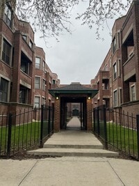 Building Photo - 6104 S Dorchester Ave
