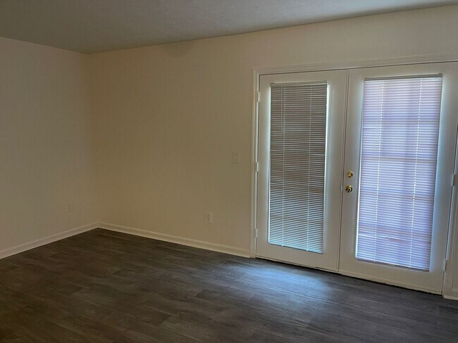 Building Photo - Modern 2-Bed, 1-Bath Oasis with Central Ai...